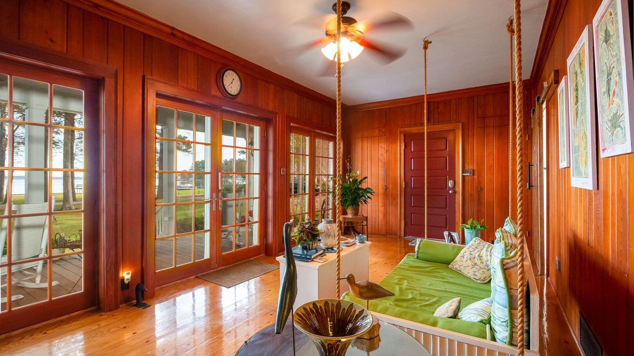 Photo of Livingroom in Elizabeth City