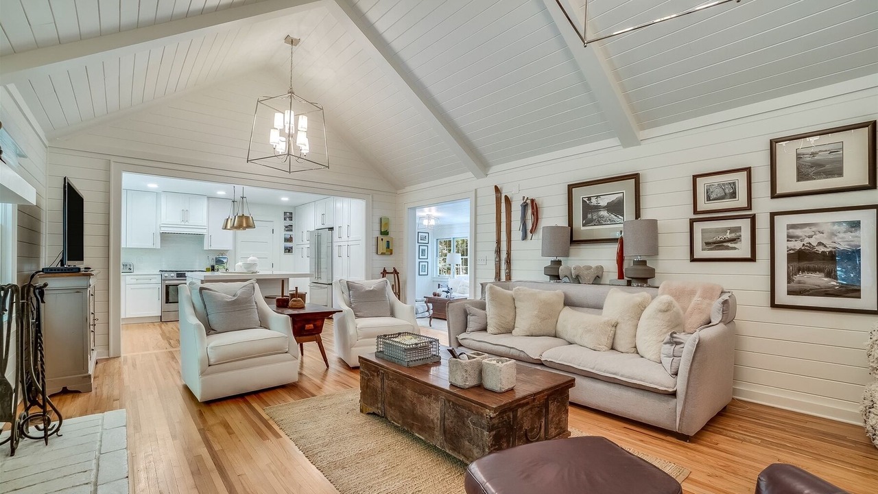 Photo of Livingroom in Lake Sequoyah