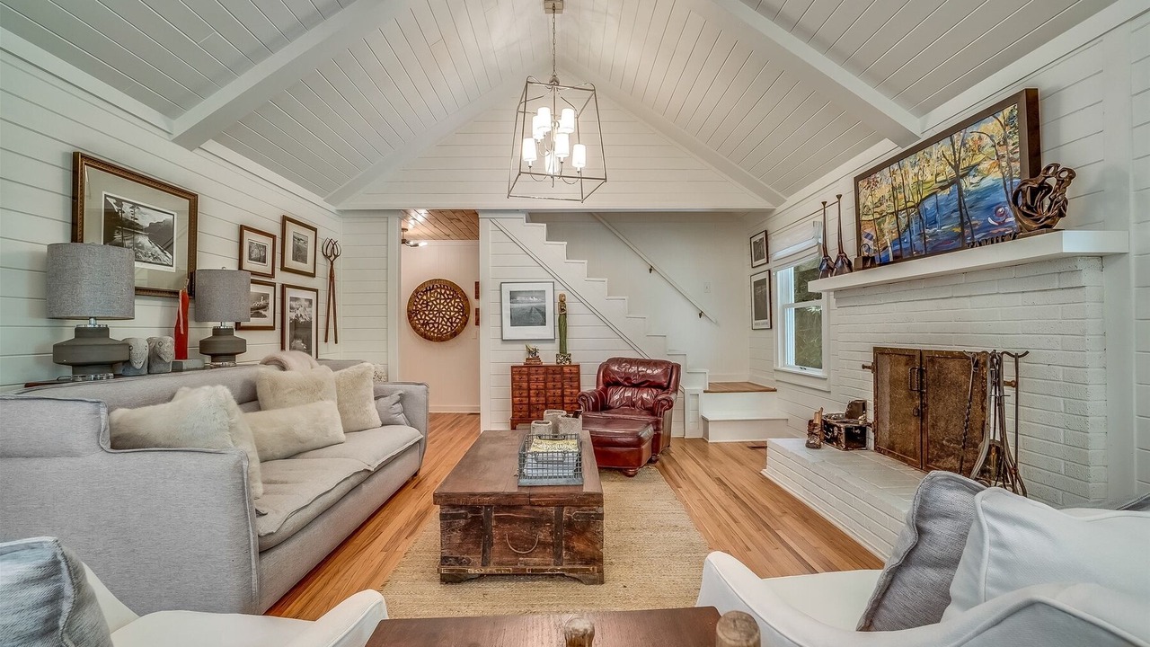 Photo of Livingroom in Lake Sequoyah