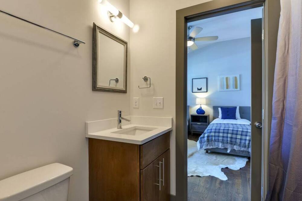Photo of Bathroom in Rutledge Hill