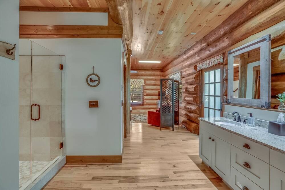 Photo of Bathroom in Highlands