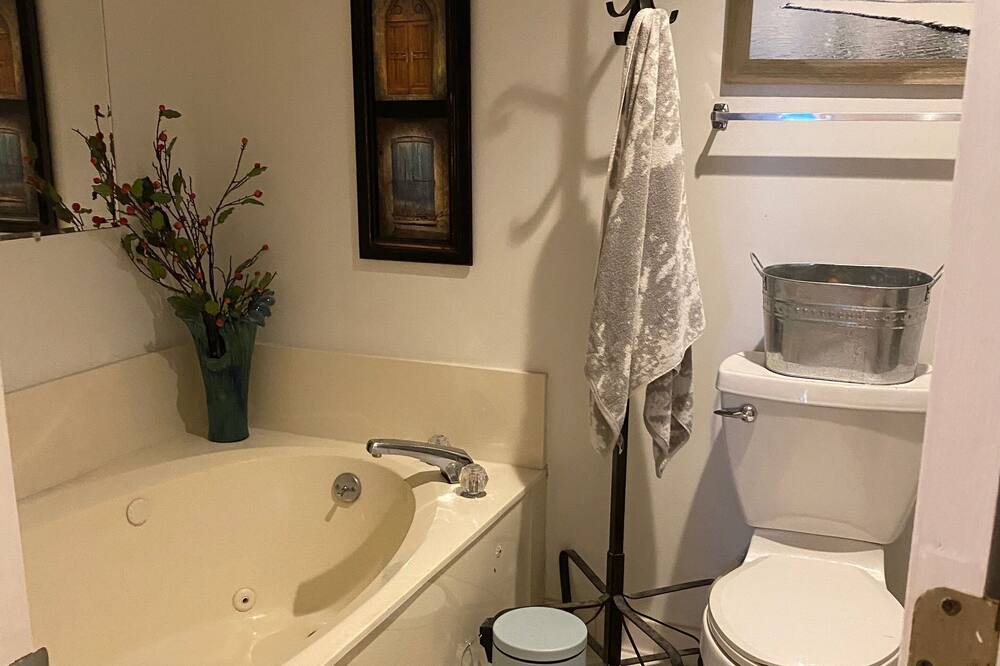 Photo of Bathroom in Dixie - Berryhill