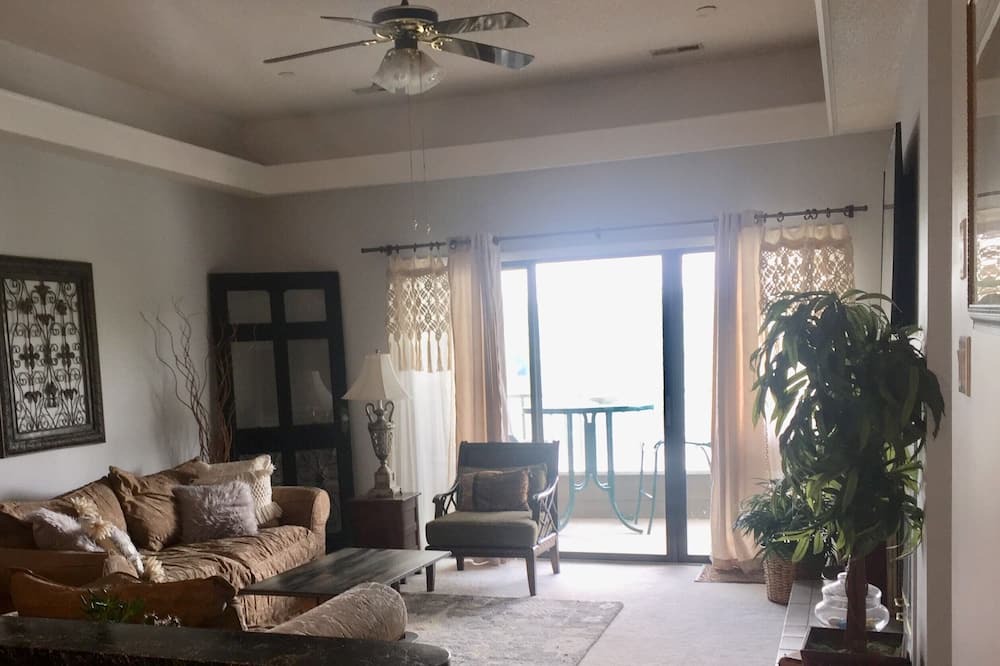 Photo of Livingroom in Dixie - Berryhill