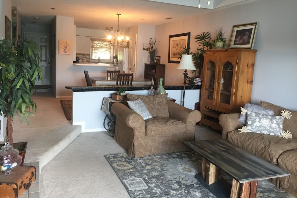Photo of Livingroom in Dixie - Berryhill