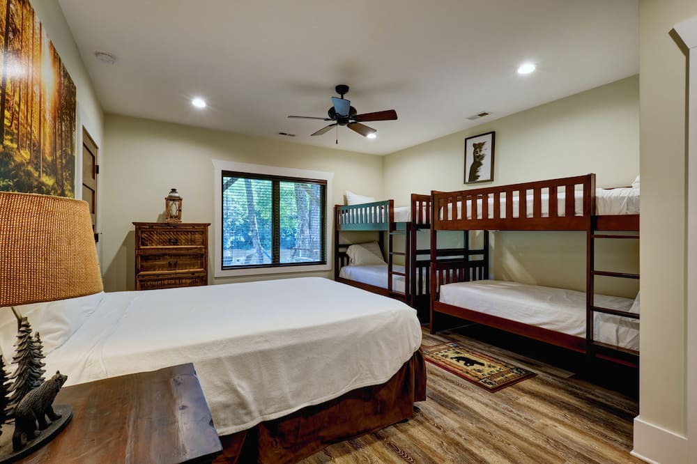 Photo of Bedroom in Glenville