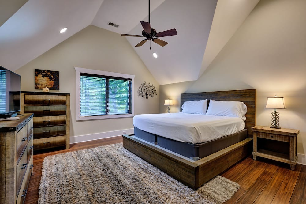 Photo of Bedroom in Glenville