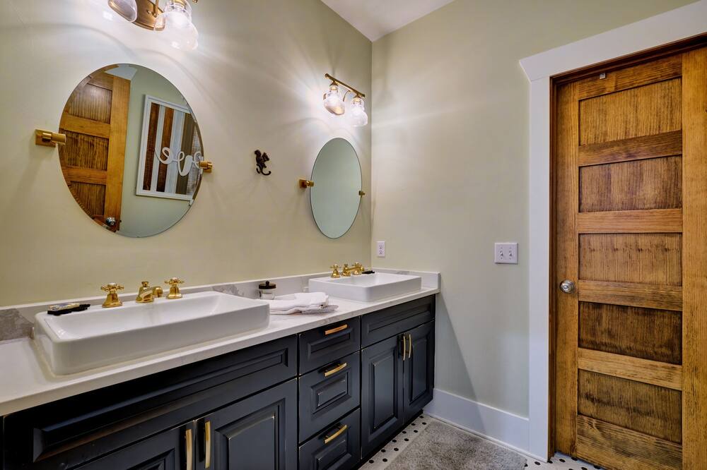 Photo of Bathroom in Glenville