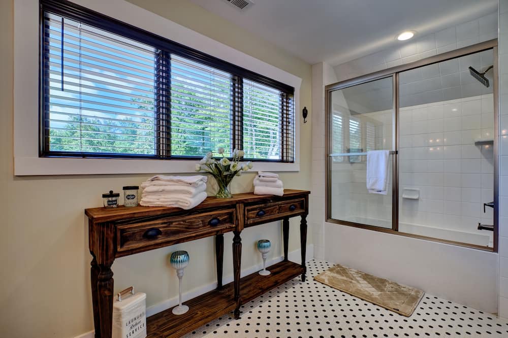 Photo of Bathroom in Glenville