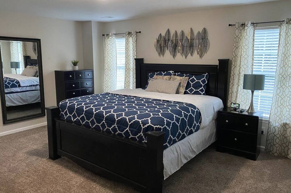Photo of Bedroom in Sunset Road