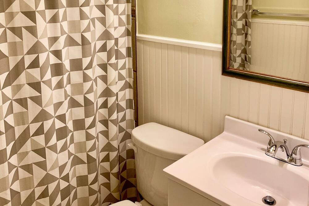 Photo of Bathroom in Willoughby Spit