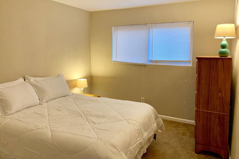 Photo of Bedroom in Willoughby Spit
