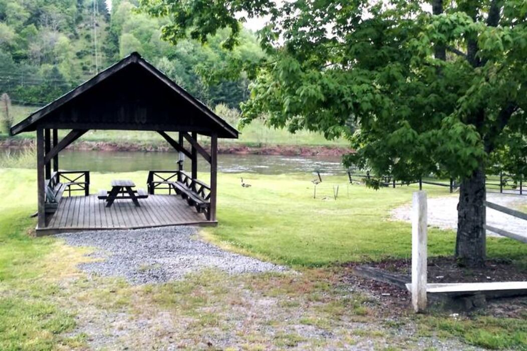 Photo of Outdoor in Grassy Creek