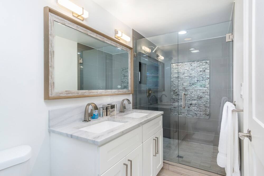 Photo of Bathroom in Laurel Park