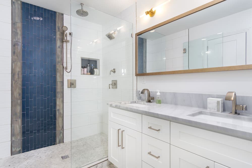 Photo of Bathroom in Laurel Park