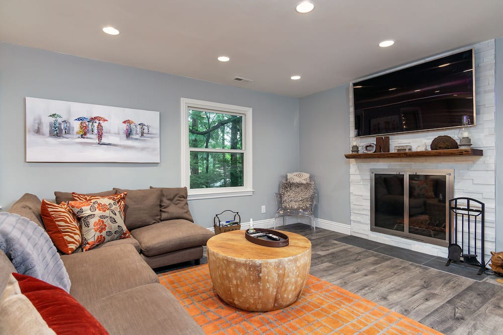 Photo of Livingroom in Laurel Park