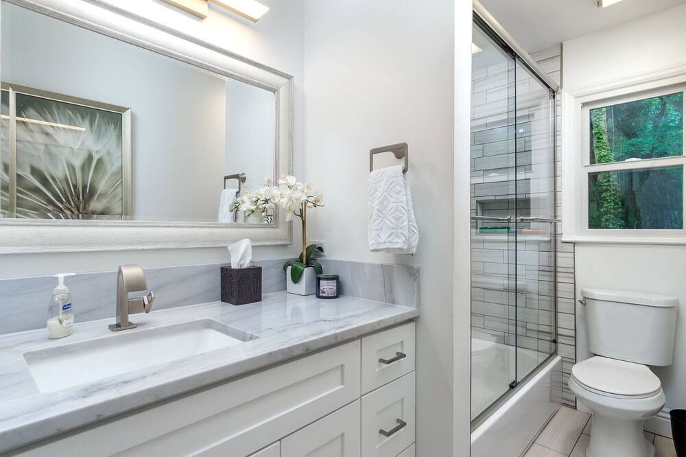 Photo of Bathroom in Laurel Park