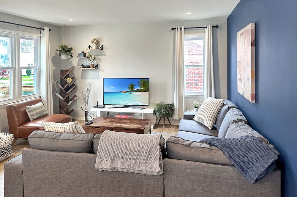 Photo of Livingroom in Downtown