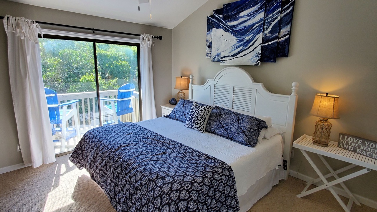 Photo of Bedroom in Pine Knoll Shores