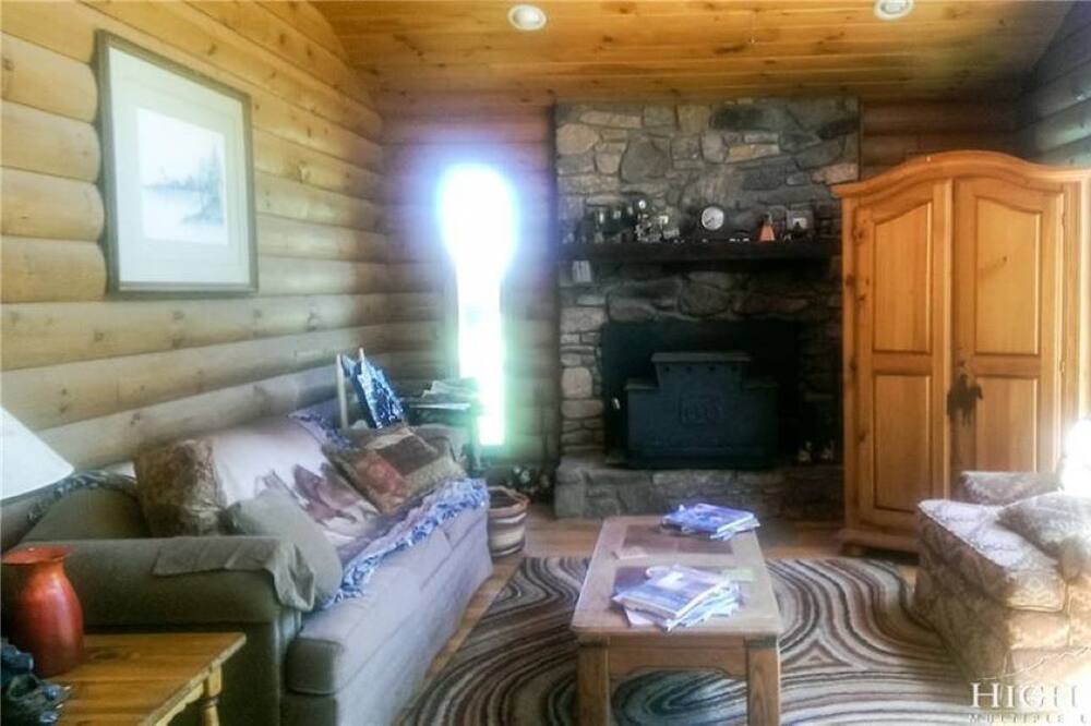 Photo of Livingroom in Glade Valley