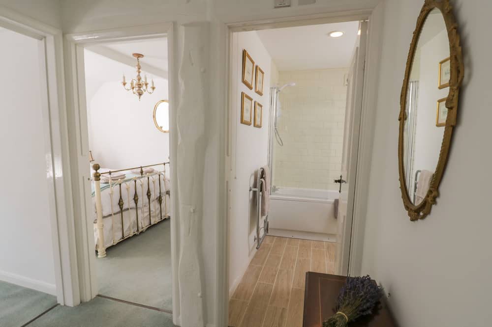 Photo of Bedroom in Snowshill Village