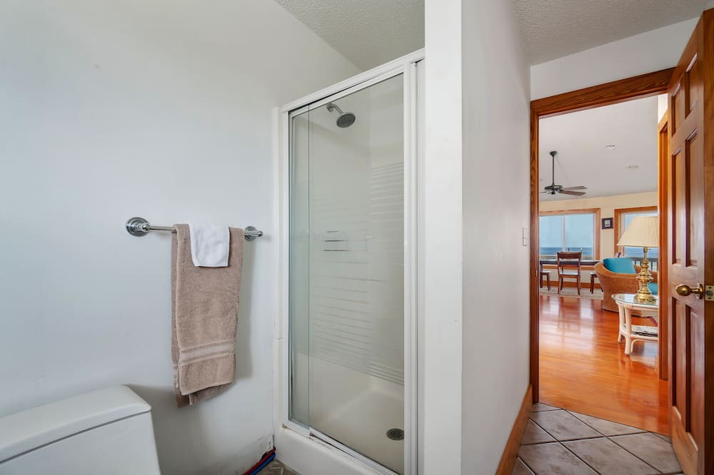 Photo of Bathroom in Cedar Island