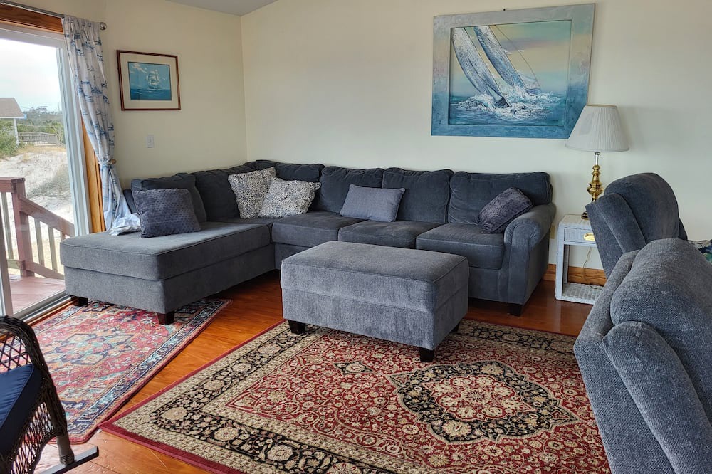 Photo of Livingroom in Cedar Island