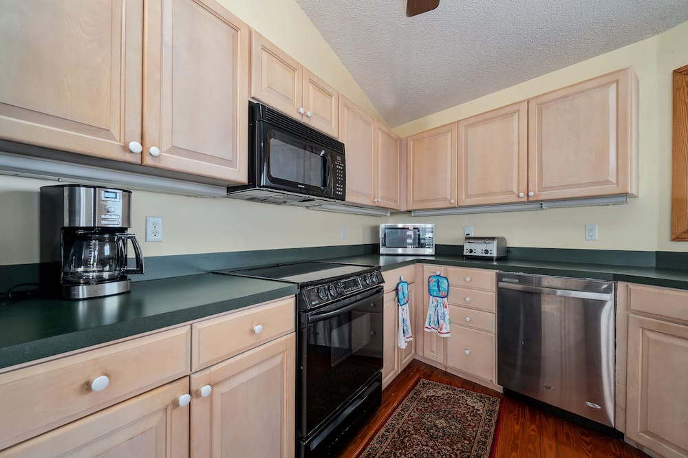 Photo of Kitchen in Cedar Island