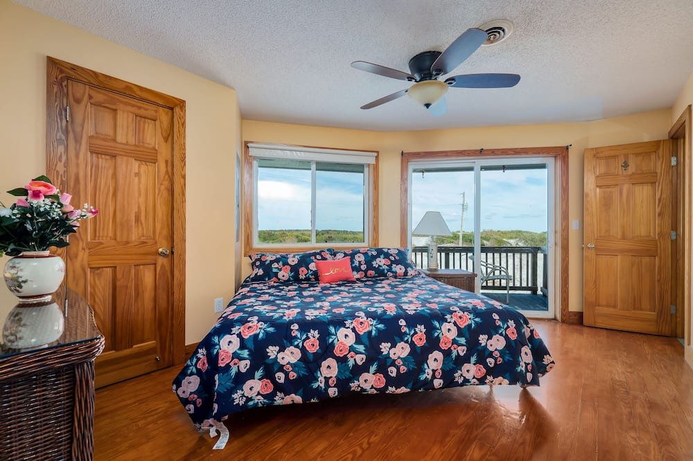 Photo of Bedroom in Cedar Island