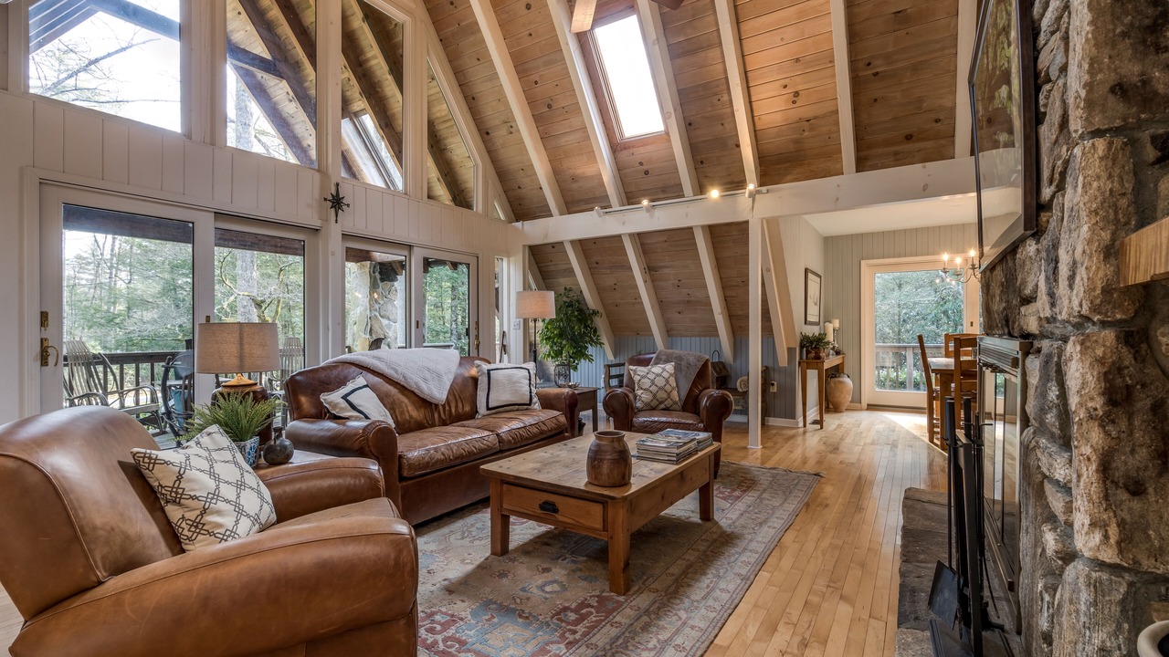 Photo of Livingroom in Lake Toxaway