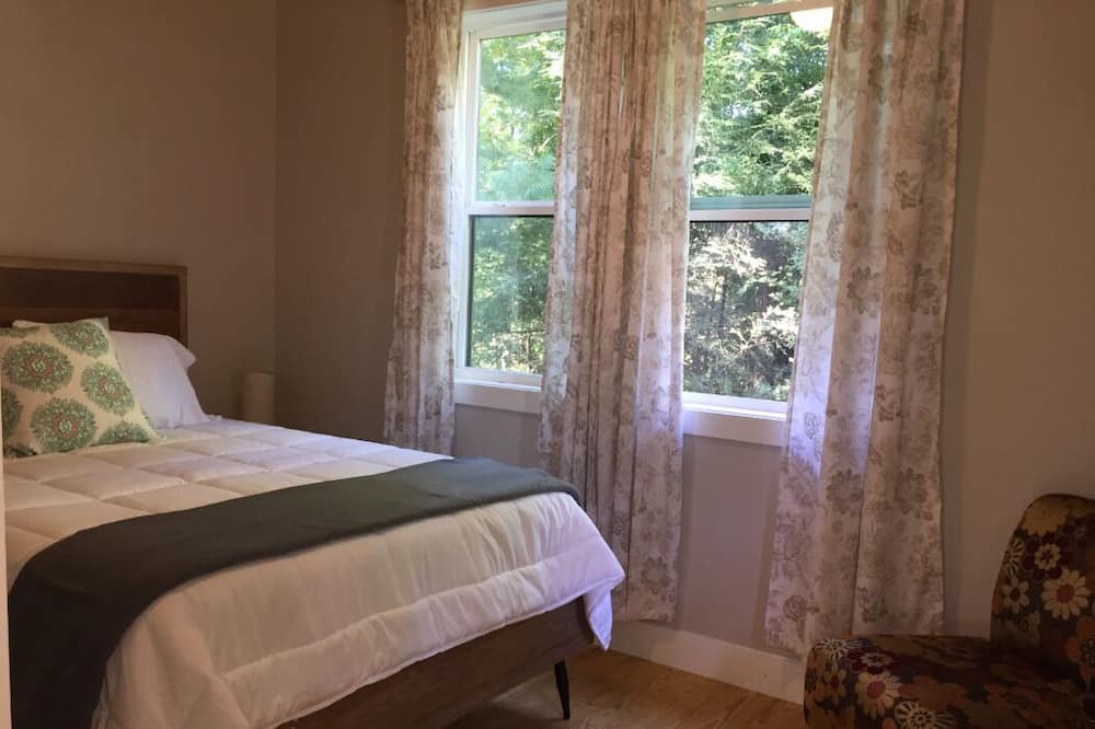 Photo of Bedroom in Weaverville