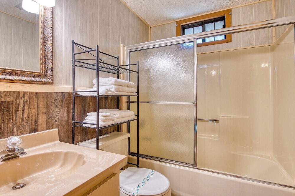 Photo of Bathroom in Valley Creek Run