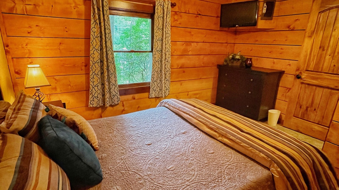 Photo of Bedroom in Mirror Lake