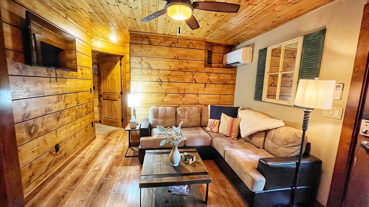 Photo of Livingroom in Mirror Lake