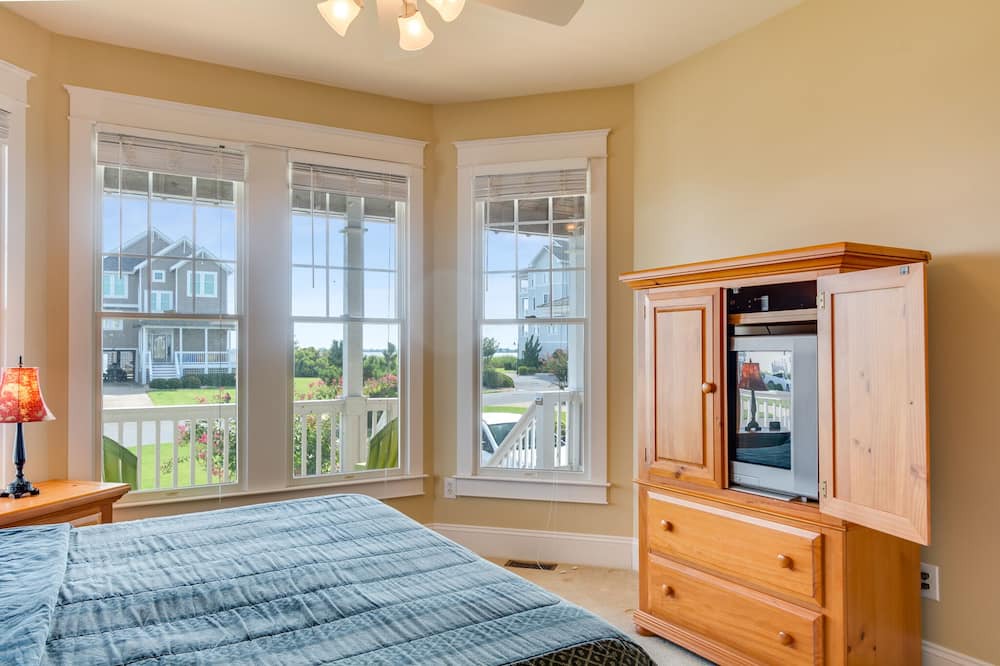 Photo of Bedroom in Manteo