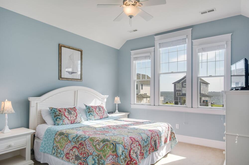 Photo of Bedroom in Manteo