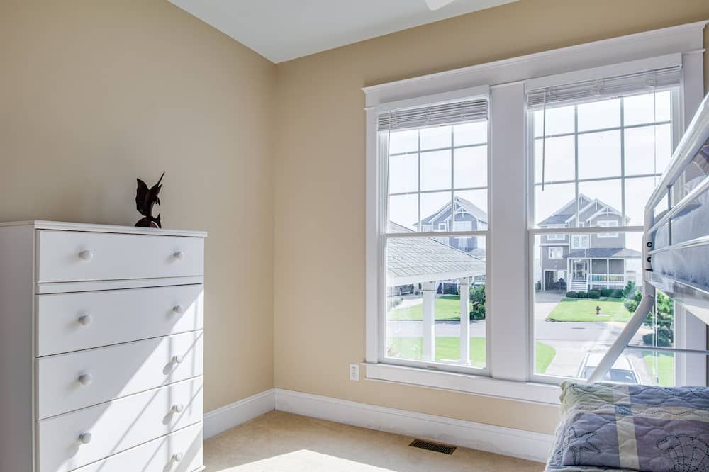 Photo of Bedroom in Manteo