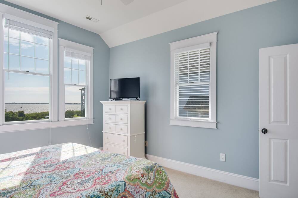 Photo of Bedroom in Manteo