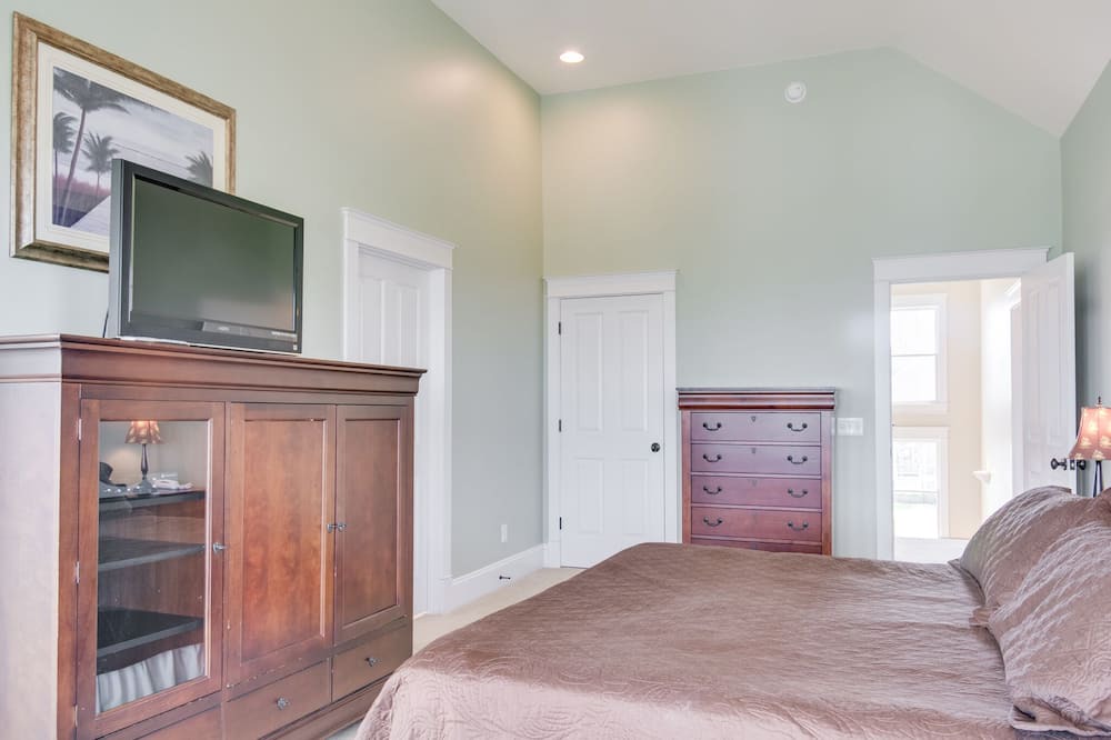 Photo of Bedroom in Manteo