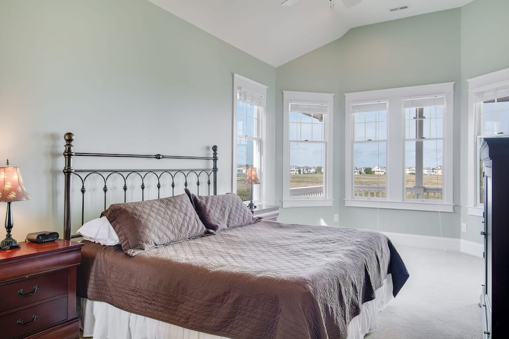 Photo of Bedroom in Manteo