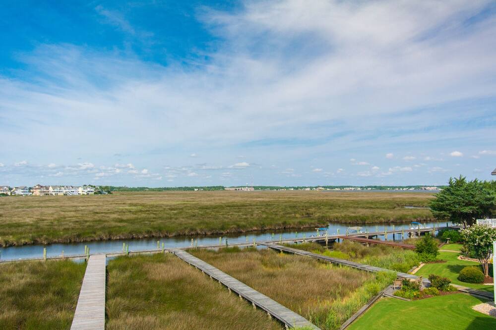 Photo of Bedroom in Manteo