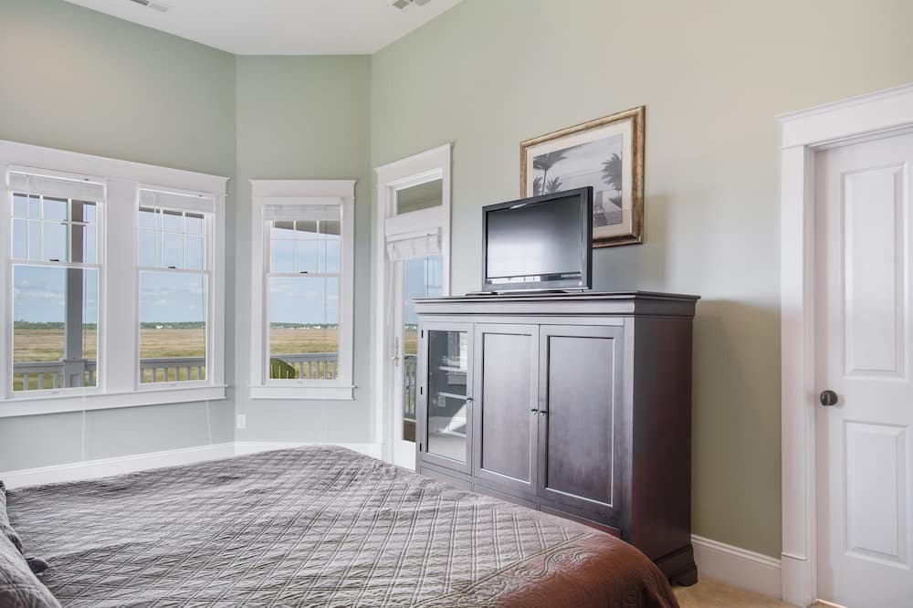 Photo of Bedroom in Manteo