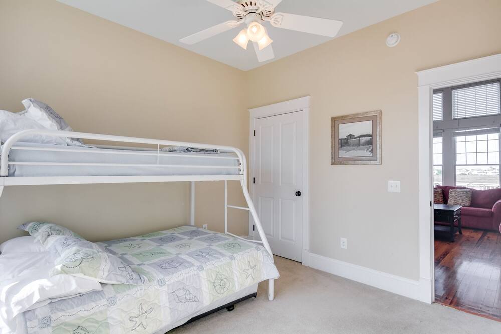 Photo of Bedroom in Manteo