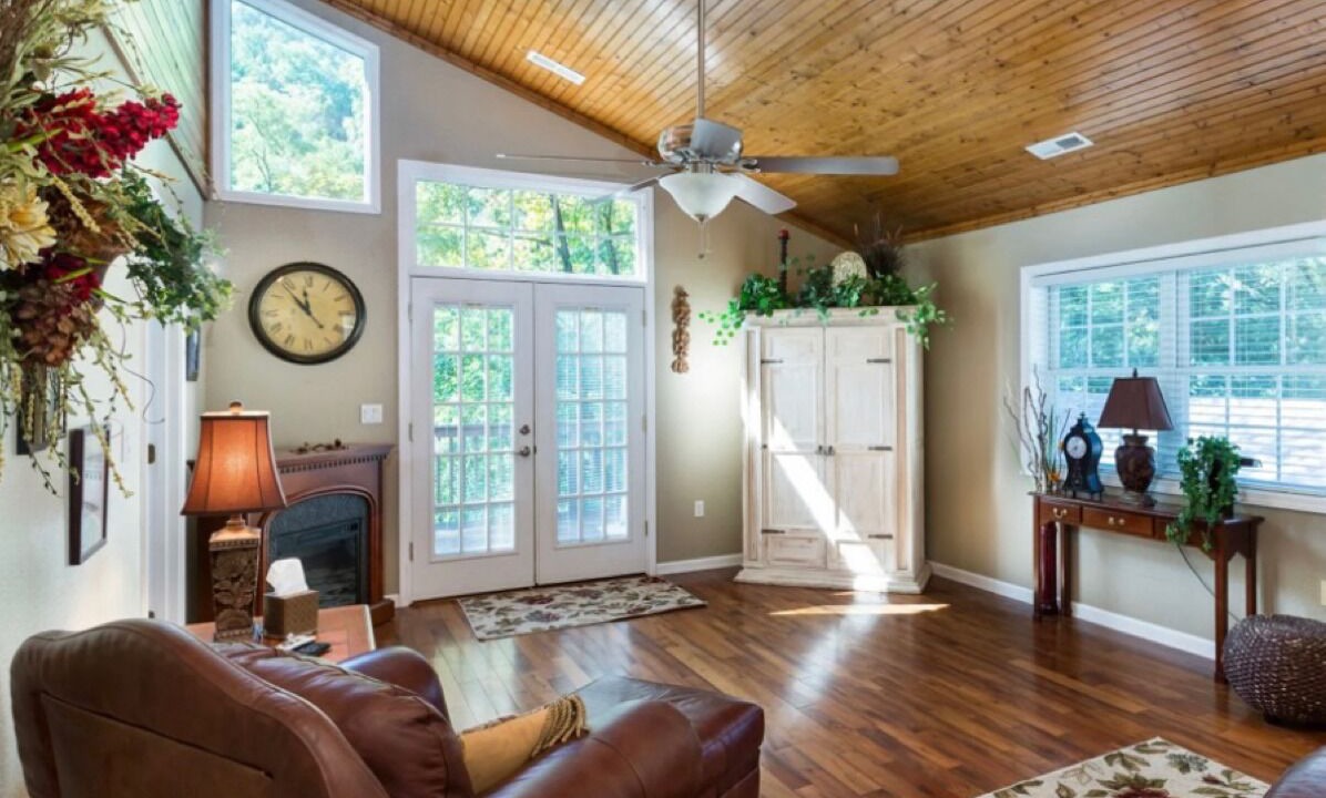 Photo of Livingroom in Chimney Rock