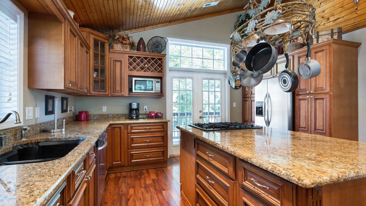 Photo of Kitchen in Chimney Rock