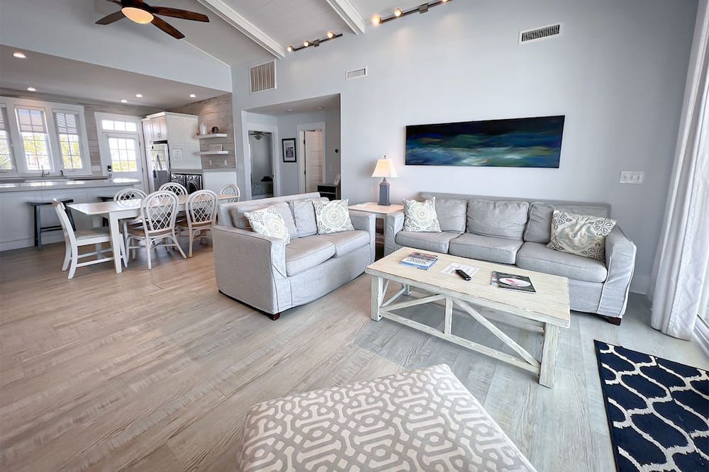 Photo of Livingroom in Shell Island