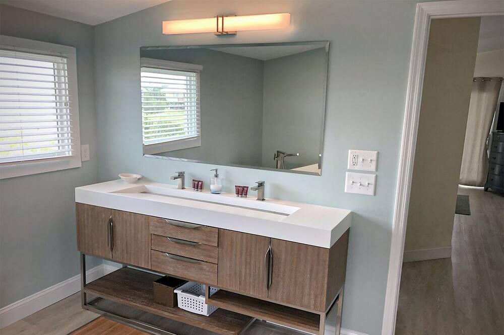 Photo of Bathroom in Shell Island