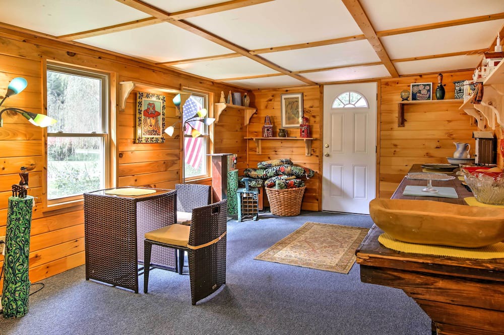 Photo of Bedroom in Robbinsville