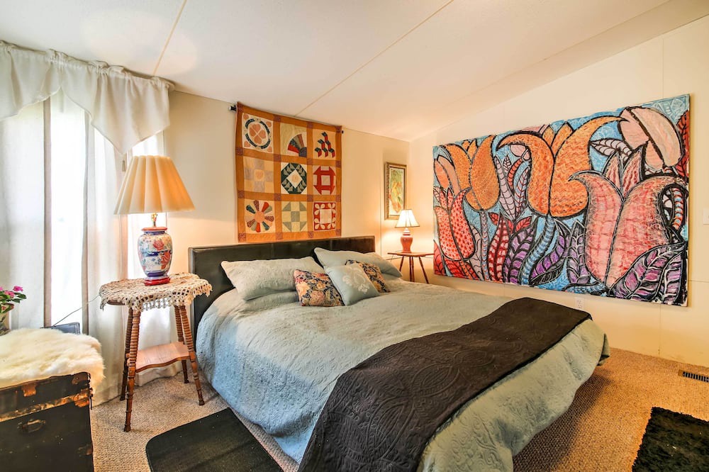 Photo of Bedroom in Robbinsville
