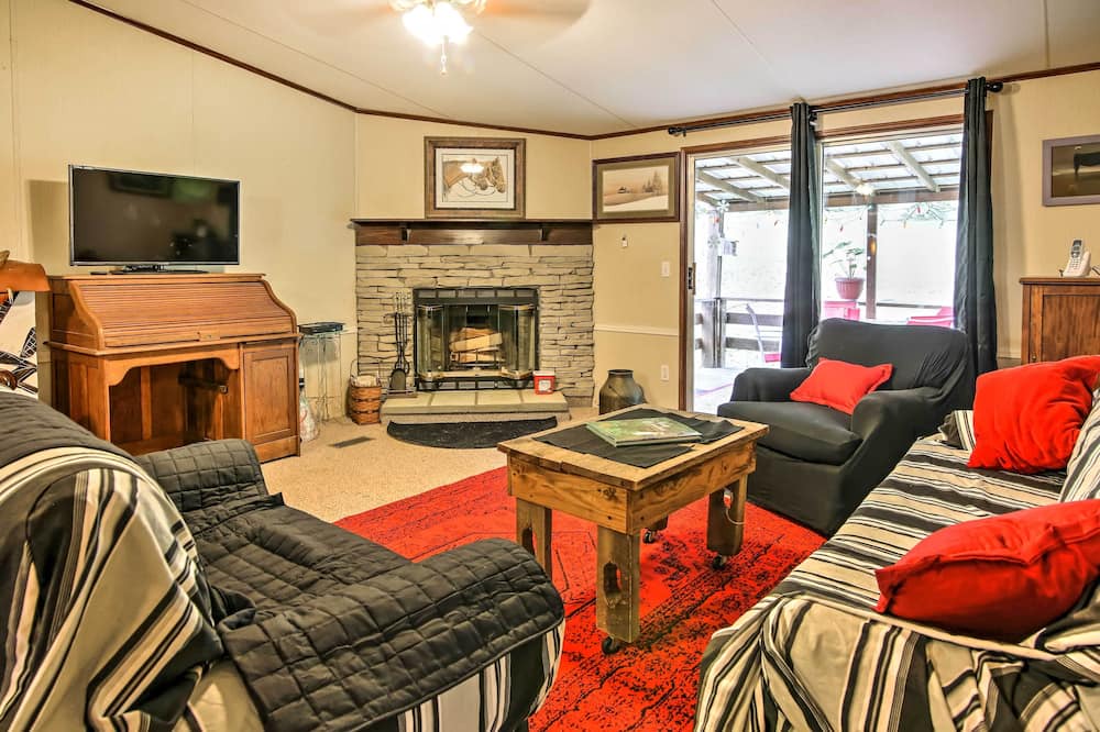 Photo of Livingroom in Robbinsville