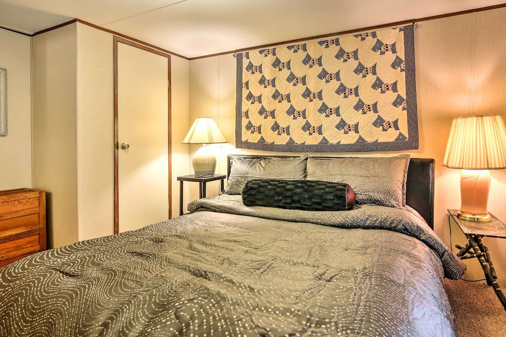 Photo of Bedroom in Robbinsville